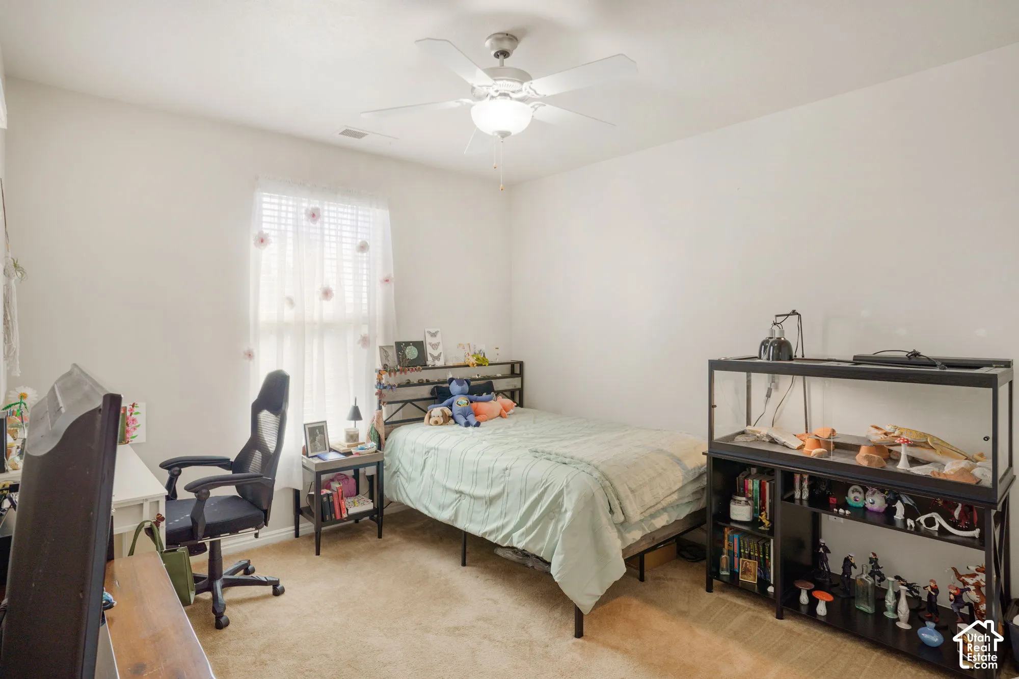 Recessed lighting with a ceiling fan, window with blinds, and neutral carpeting