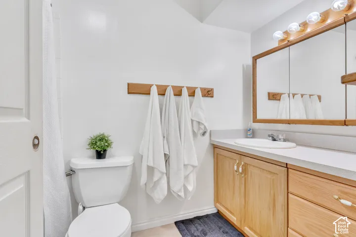 Apartment Full Bathroom