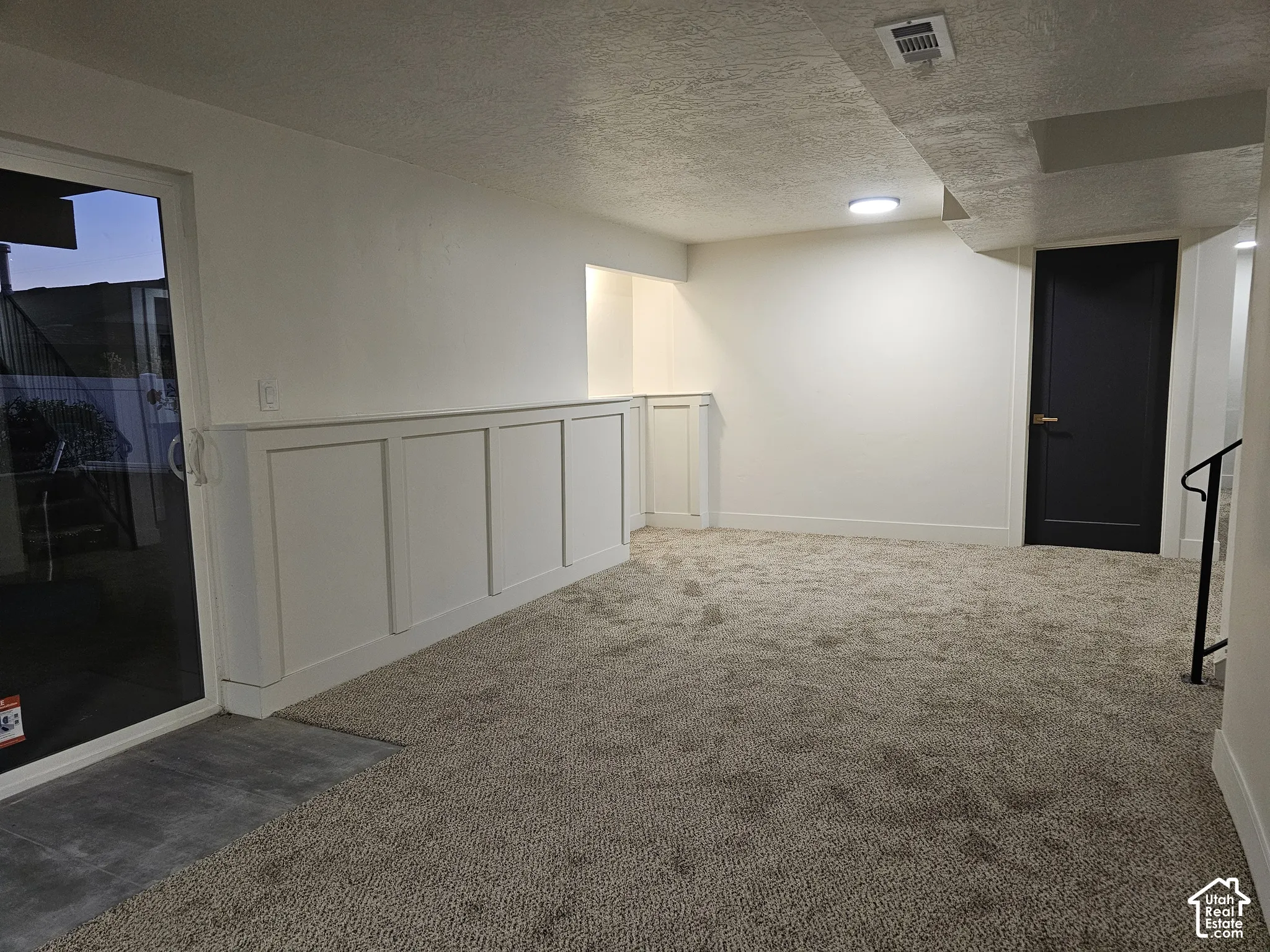 Nook area and laundry room (behind the door)
