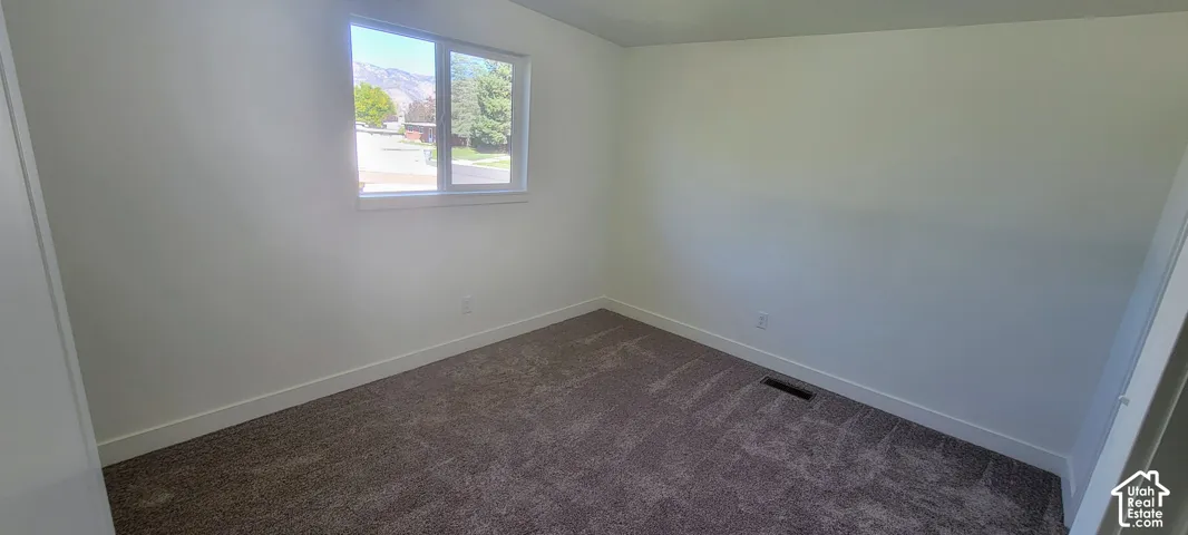 Neutral wall paint and plush carpeting