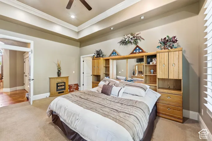 Tray ceiling with recessed lighting and crown molding