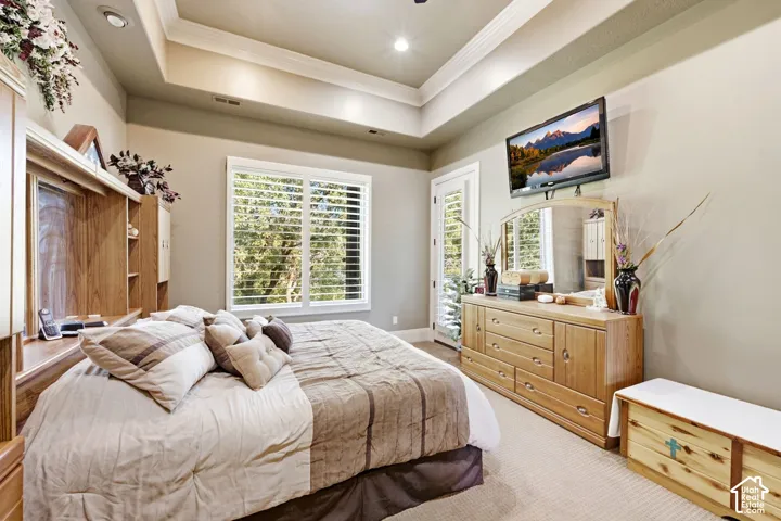 Tray ceiling with recessed lighting