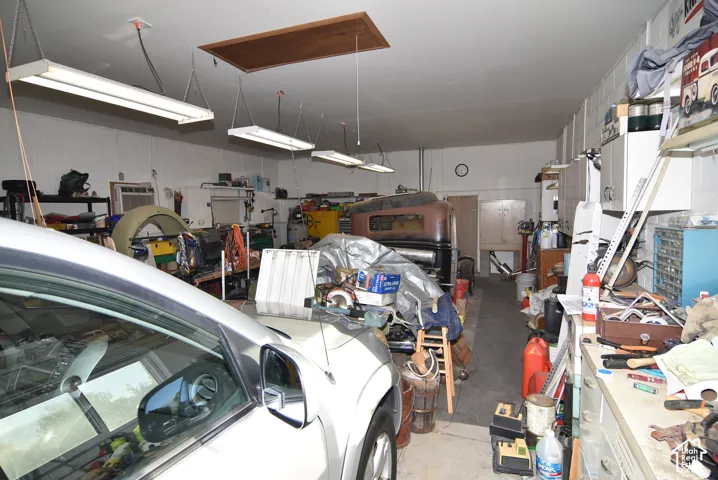 4-car garage with 220V power plus 30 & 50 amp outlets. Lot's of great lighting