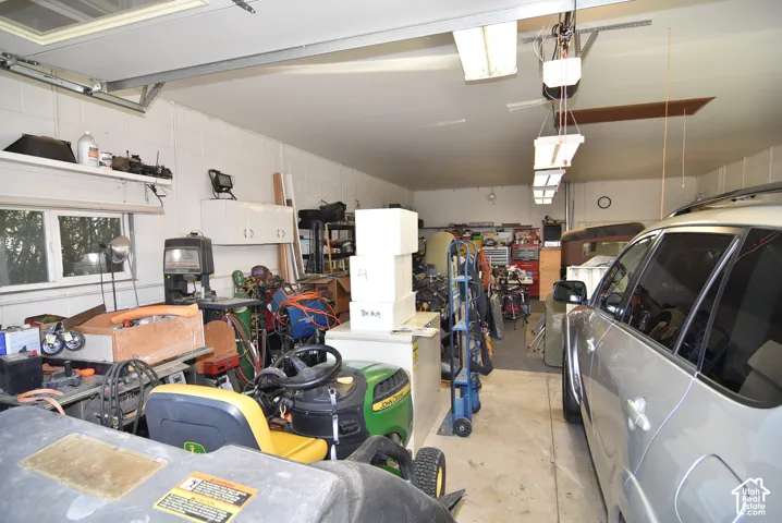 4-car garage
