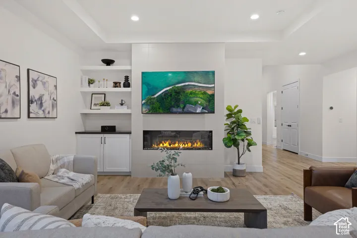 Tray ceiling with recessed lighting