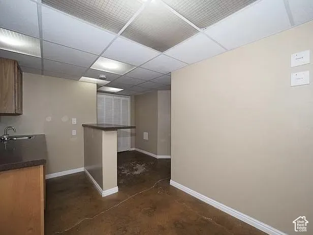 Drop ceiling with integrated lighting