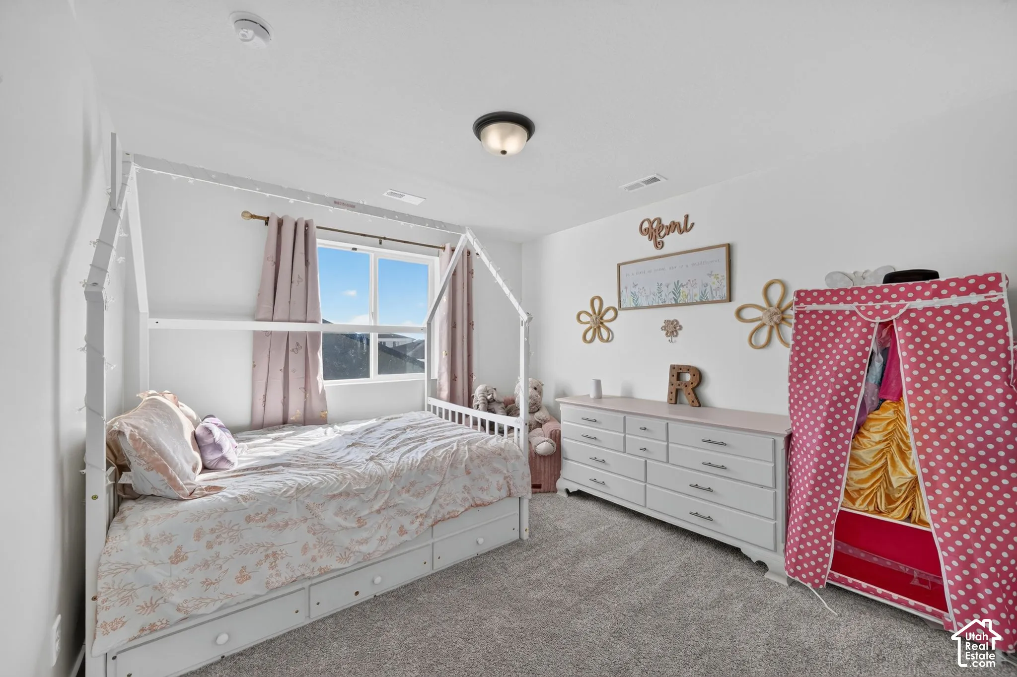 White walls, carpeted flooring, and a flush mount ceiling light