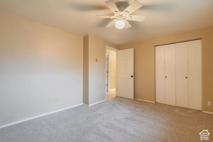 Neutral-toned walls complement the light gray carpet