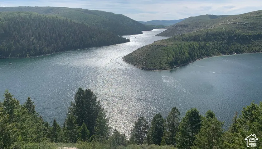 Strawberry Reservoir nearby!