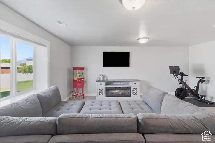 476 W 60 S, Hyrum, Utah 84319
