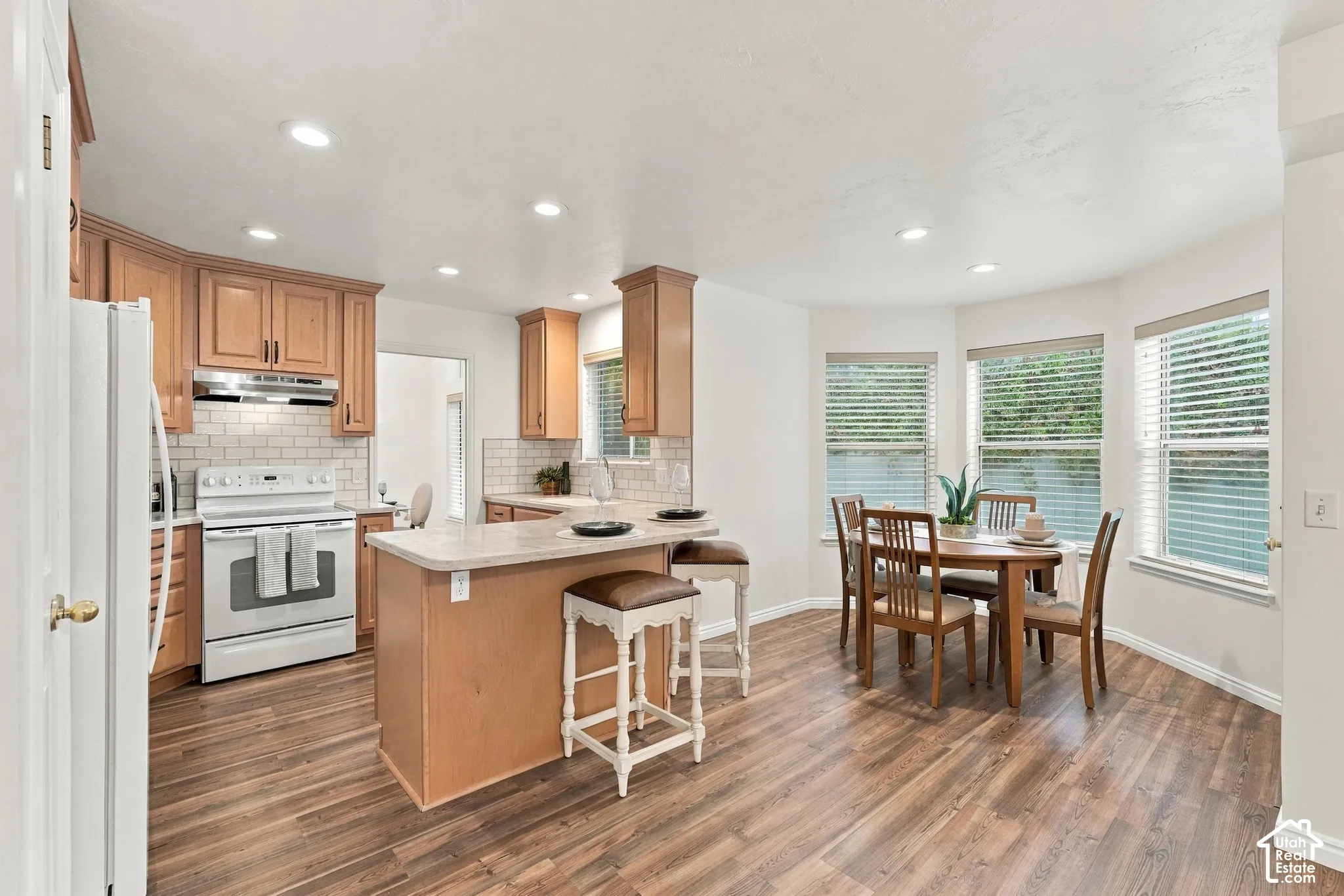 Kitchen featuring breakfast nook and bar area