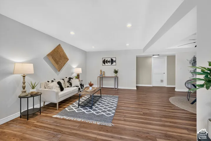 The open layout leaves the living room plenty of space to arrange furniture.