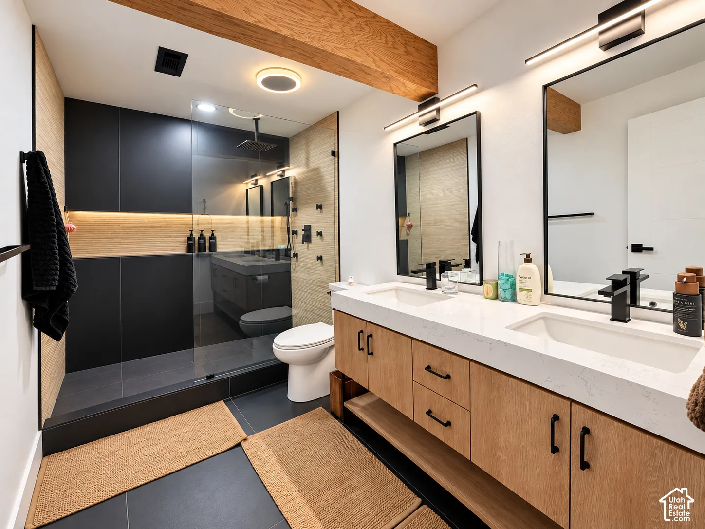 Dual vanity with integrated sinks and quartz countertops