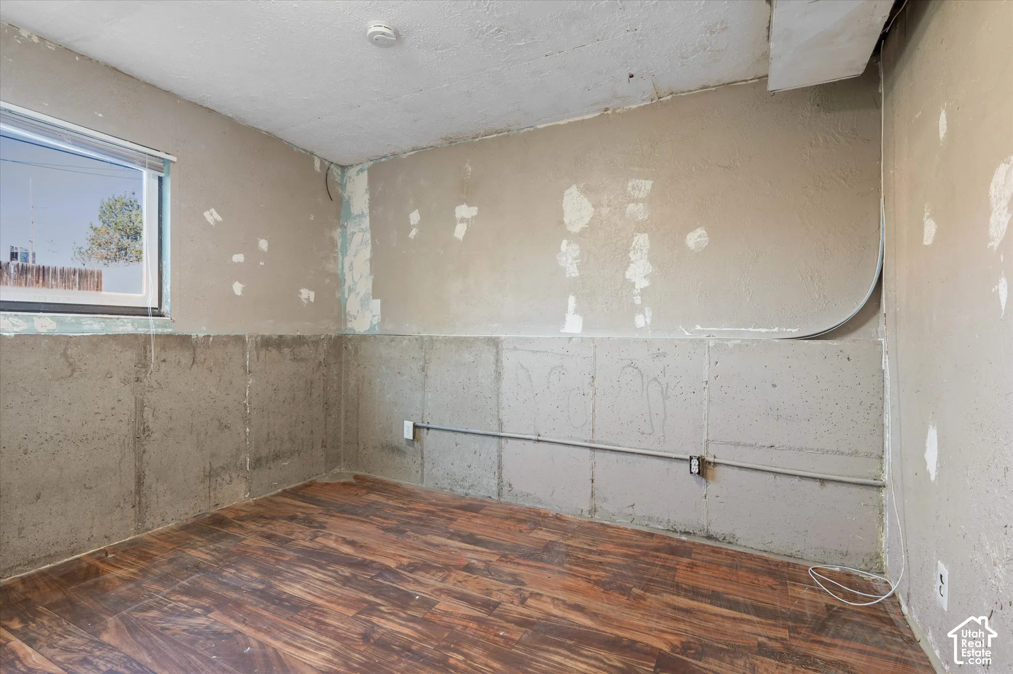 This room will be painted (flex room)