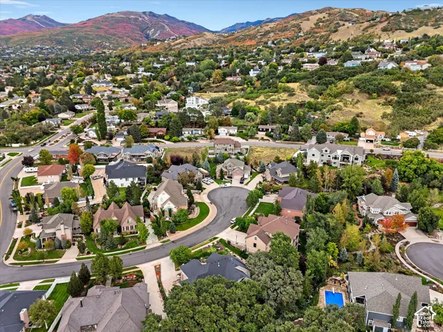 Residential neighborhood featuring a cul-de-sac and varied architectural styles