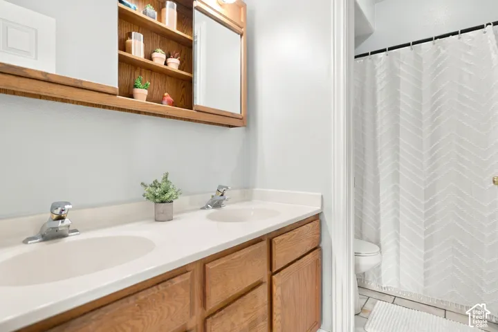 Dual vanity with integrated sinks and chrome fixtures