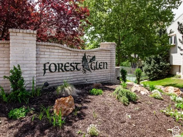 Brick entry monument with integrated community signage