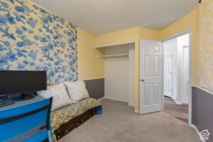 Open closet with shelving and hanging rod