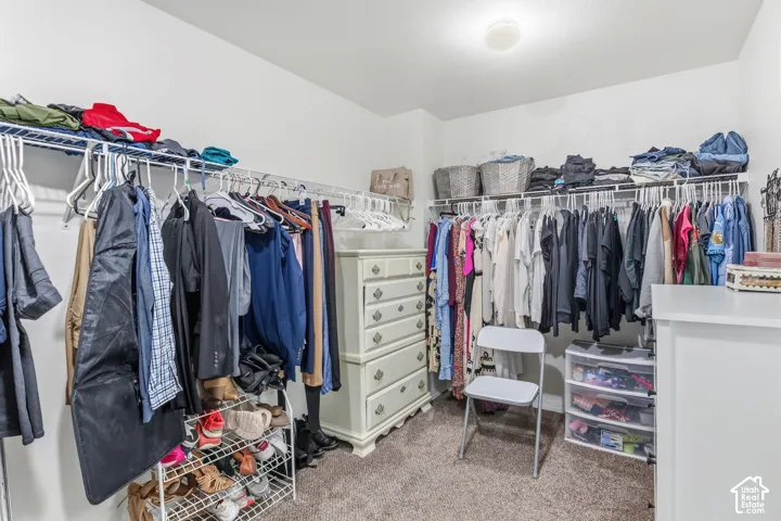 Wall-to-wall carpeting and overhead lighting