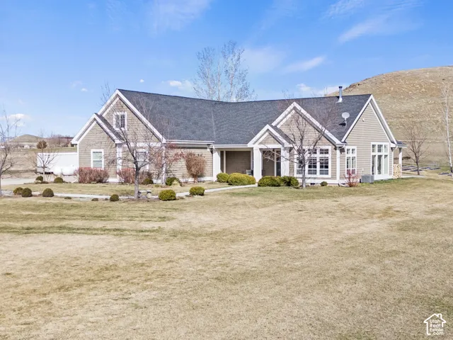 Ranch-style residence featuring gabled rooflines, horizontal siding, and multiple window styles