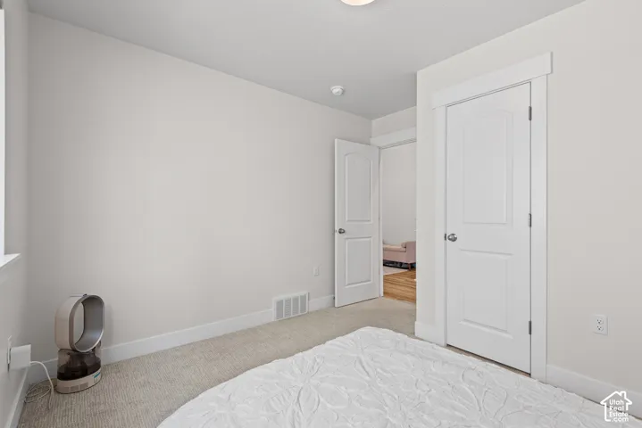Neutral wall finishes, white trim, recessed lighting, and carpeted flooring