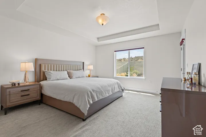 Tray ceiling with recessed lighting