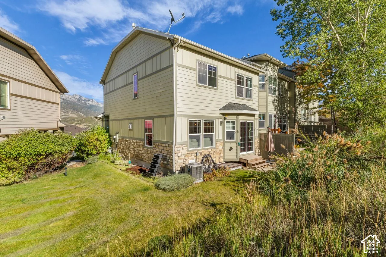 You'll love the location of this townhome--no backyard or front neighbors! Plus, since it's an end unit, you might choose to do some vegetable gardening at the side of your home, like the sellers did in elevated planters.