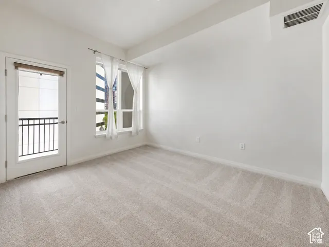 Light-toned wall-to-wall carpeting throughout
