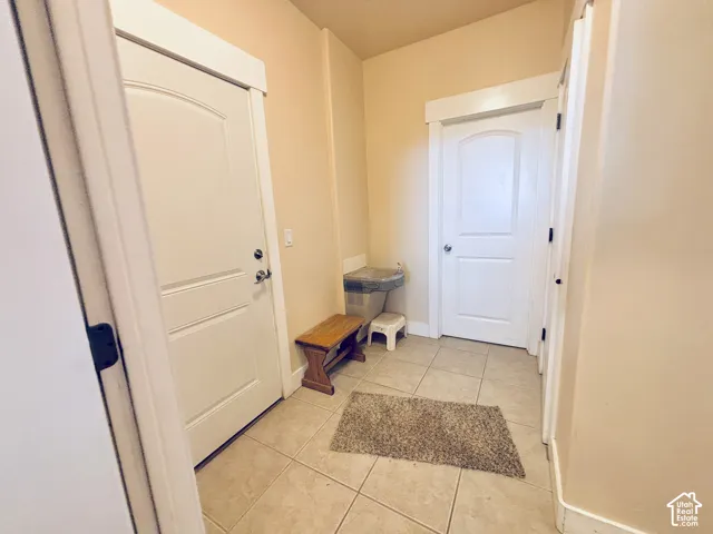 Garage mudroom entry.
