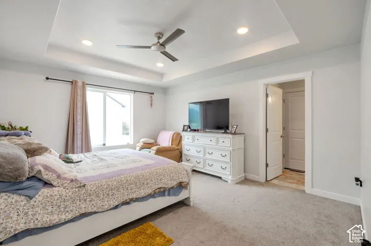 Tray ceiling with recessed lighting and a ceiling fan