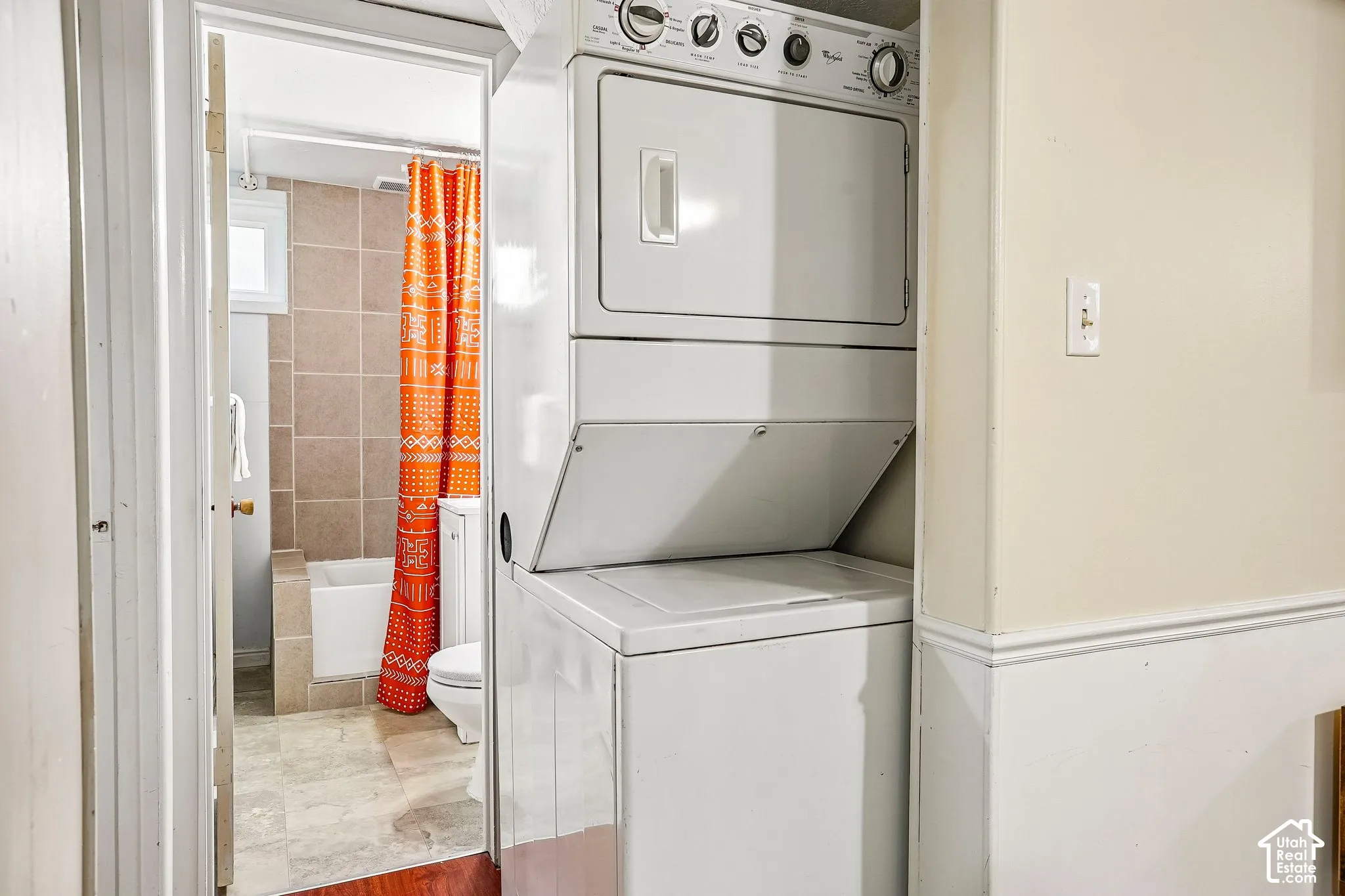 Stackable laundry appliances