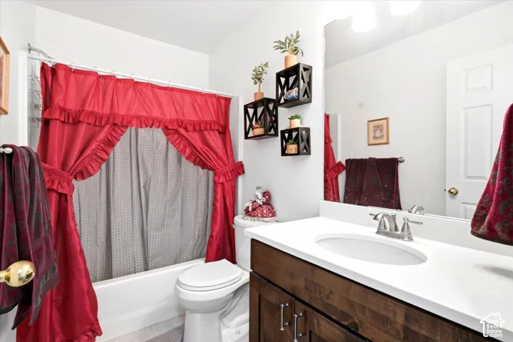 Upstairs hall bathroom