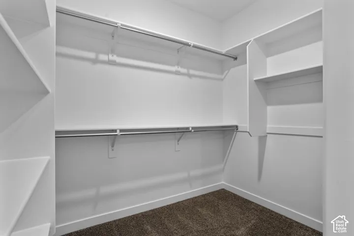 Integrated closet shelving and hanging rods