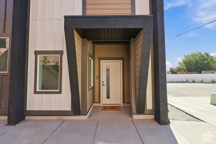 Modern facade featuring vertical and horizontal siding