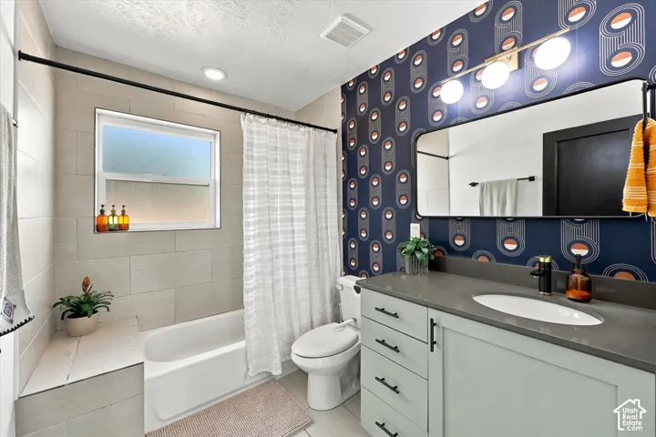 Modern bathroom featuring a white vanity with dual drawers, gray quartz countertop, and an undermount oval sink