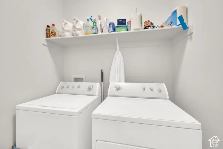Built-in wall shelving