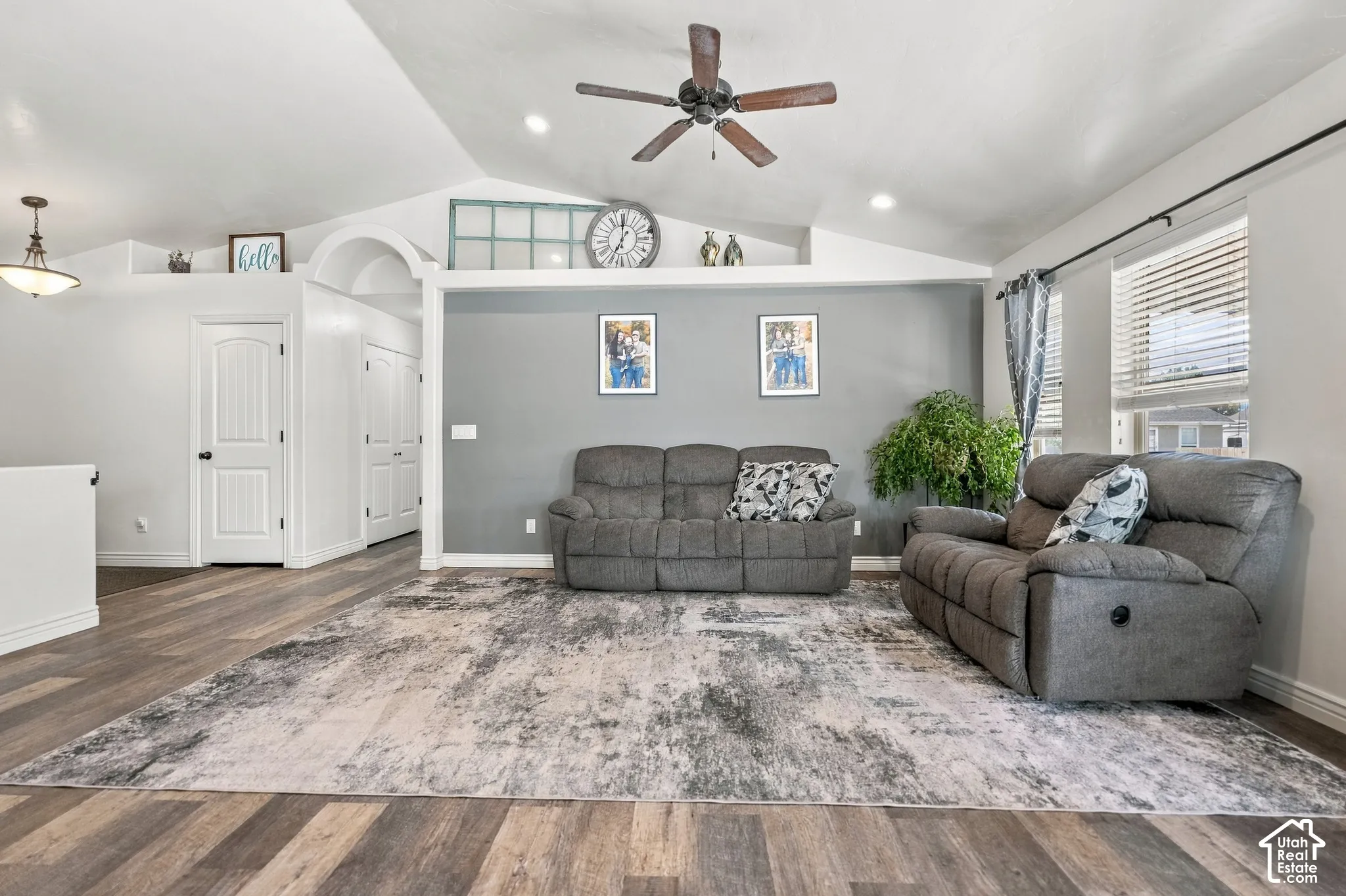 Vaulted ceiling with a ceiling fan, wood-finish flooring, and recessed lighting