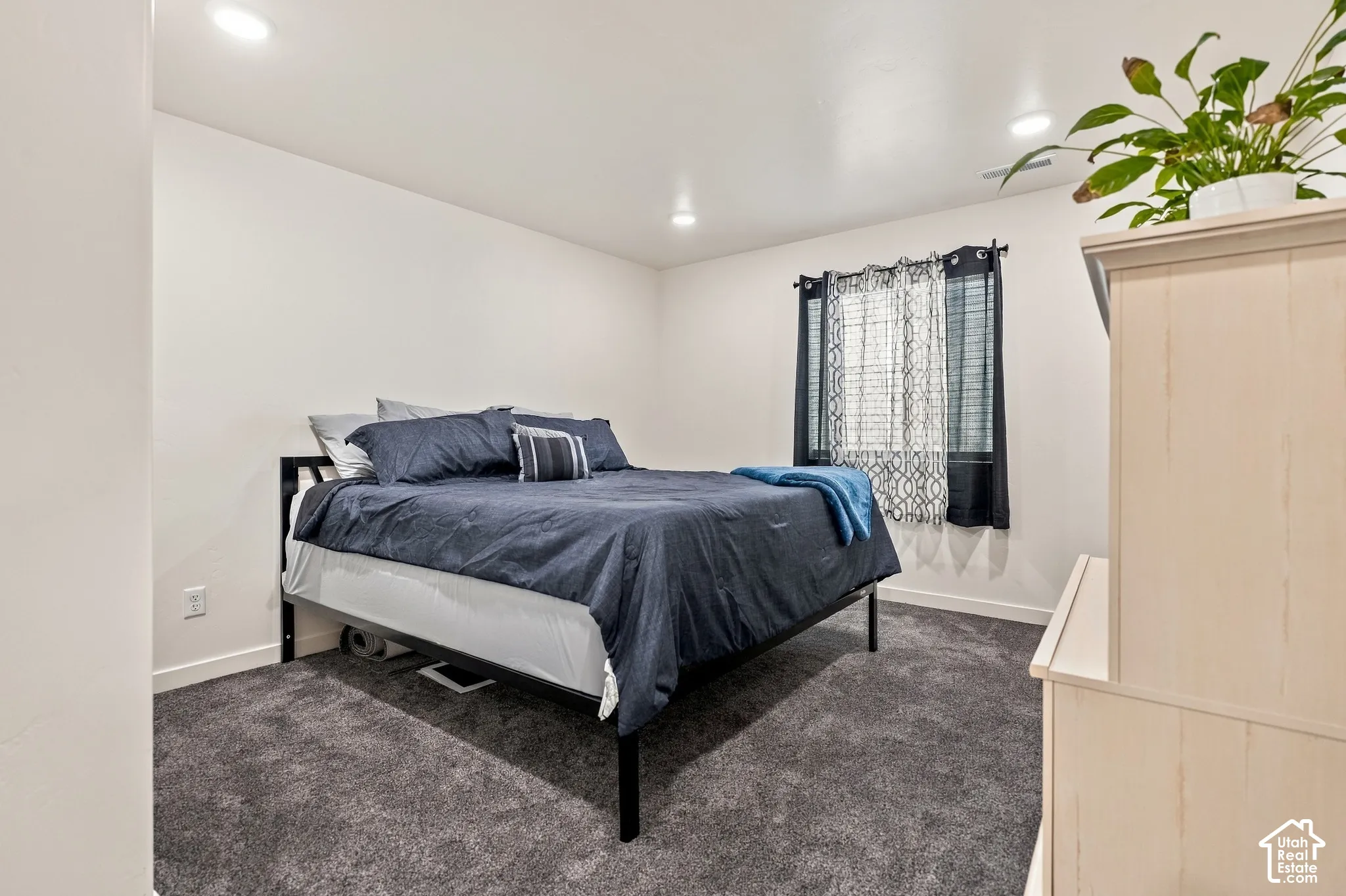 Neutral wall tones and recessed lighting
