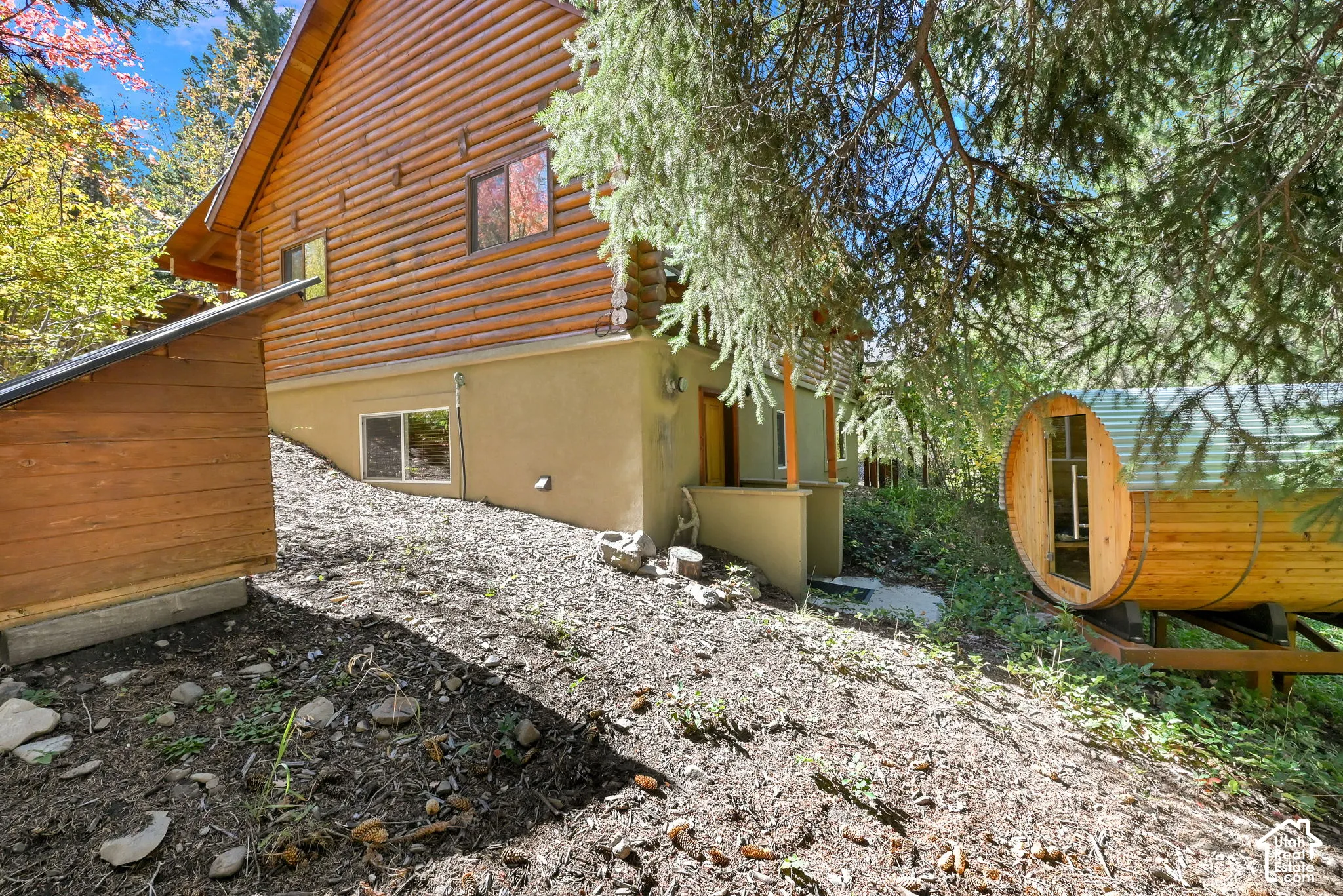 Log-sided exterior with a stucco foundation
