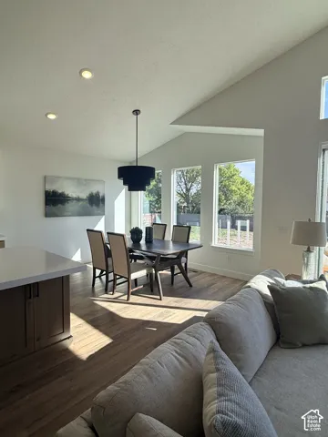 Vaulted ceiling with recessed lighting