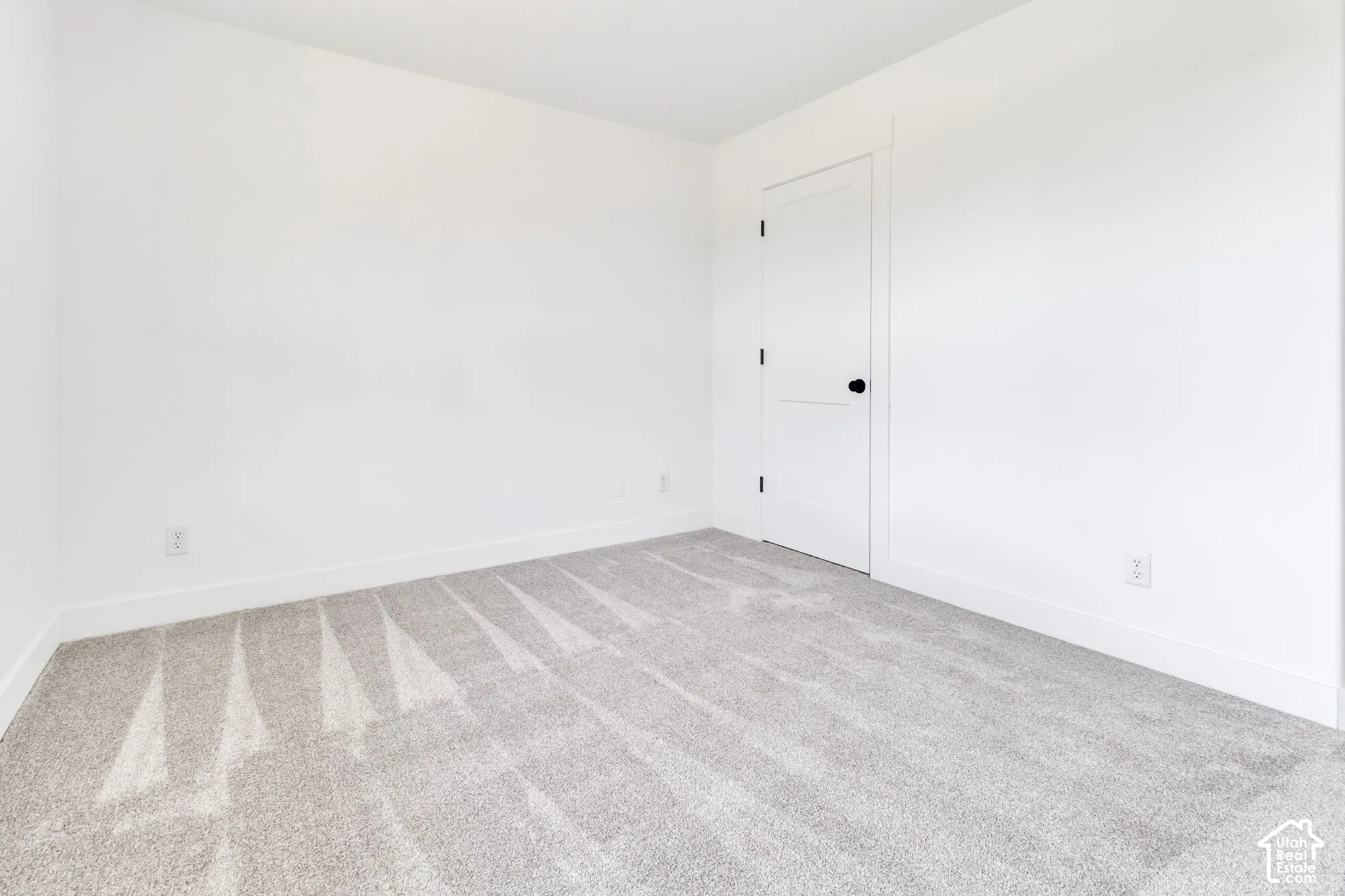 Neutral-toned carpet flooring