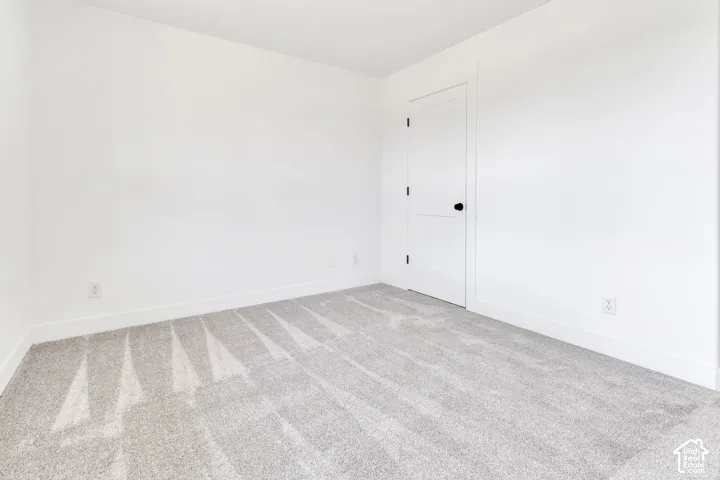Neutral-toned carpet flooring