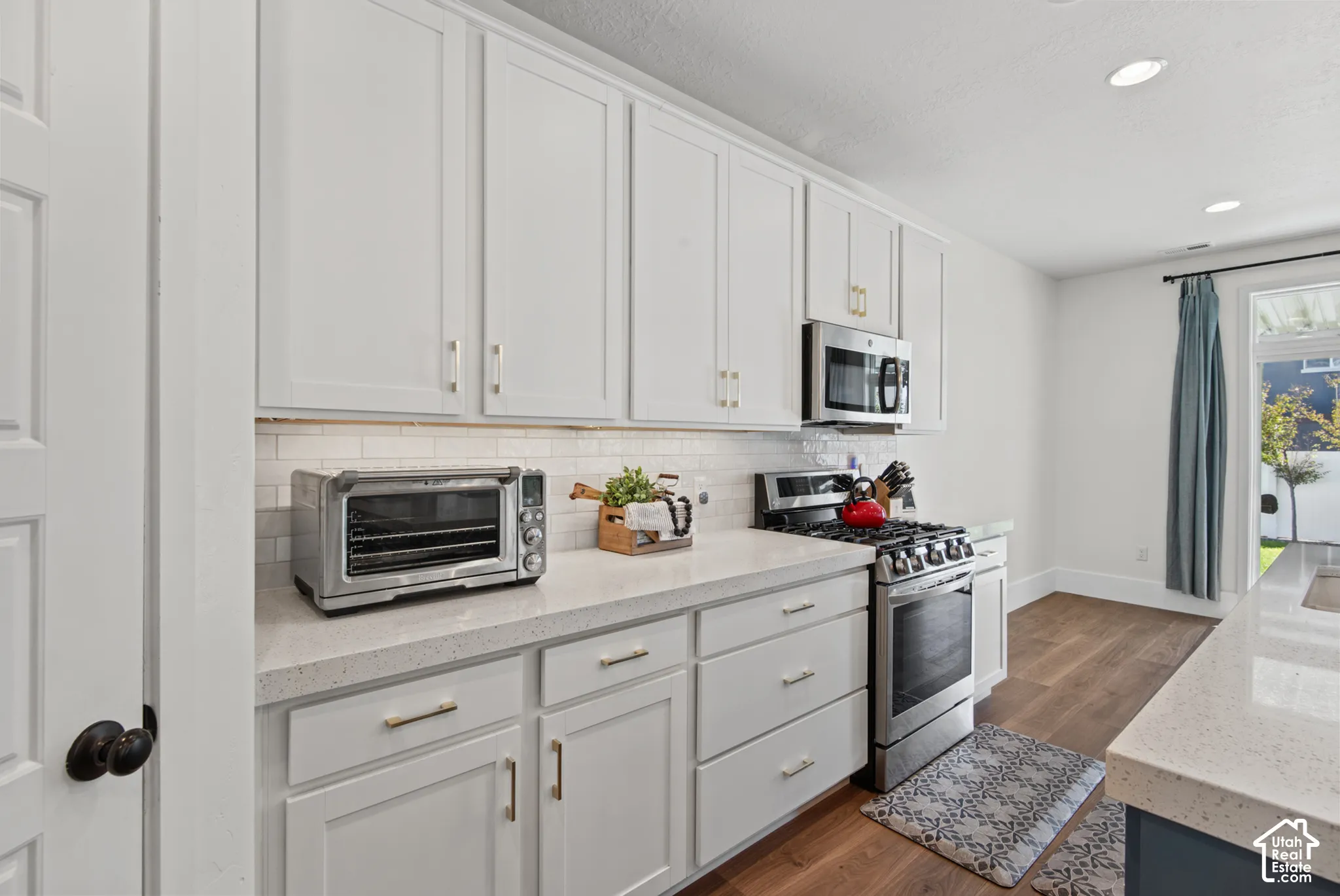 Upgraded kitchen cabinets