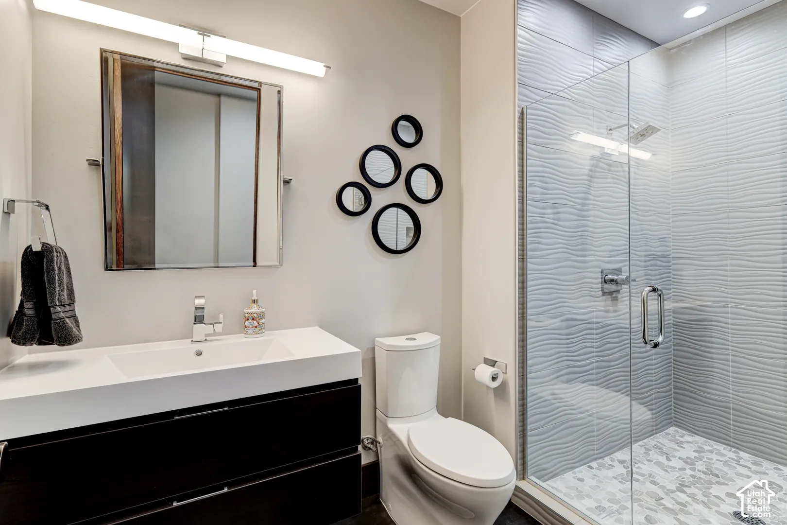 White vanity with integrated sink and chrome faucet