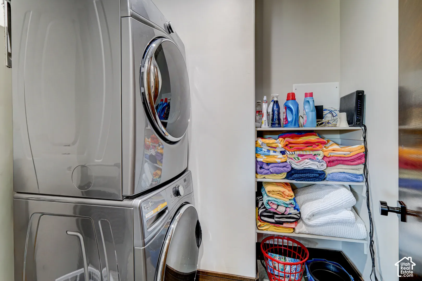 Stacked laundry appliances