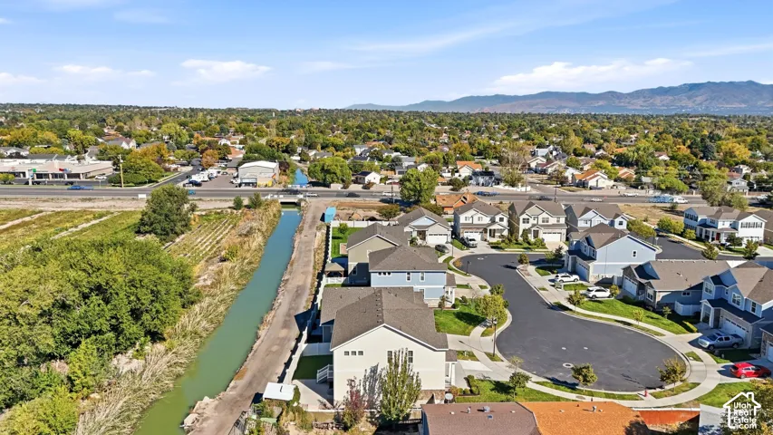 Residential neighborhood with established trees, a cul-de-sac, and distant mountains