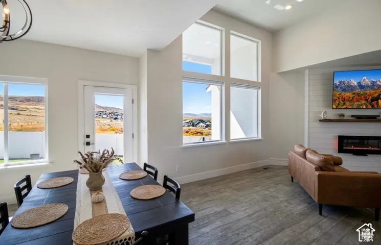 High ceilings, recessed lighting, and large windows with transom panels