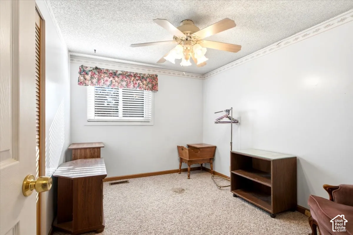 Recessed window with horizontal blinds