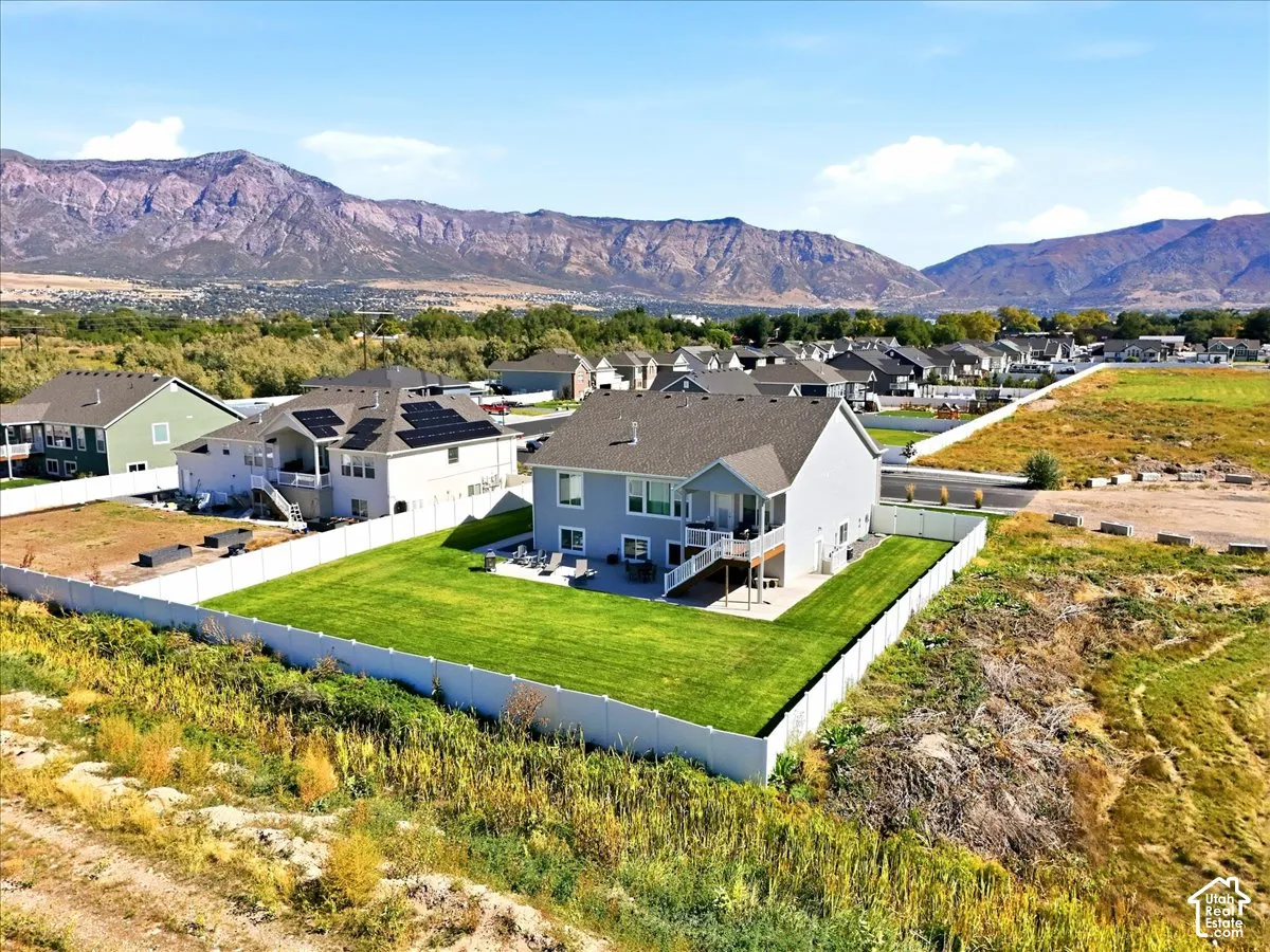 No backyard neighbors!