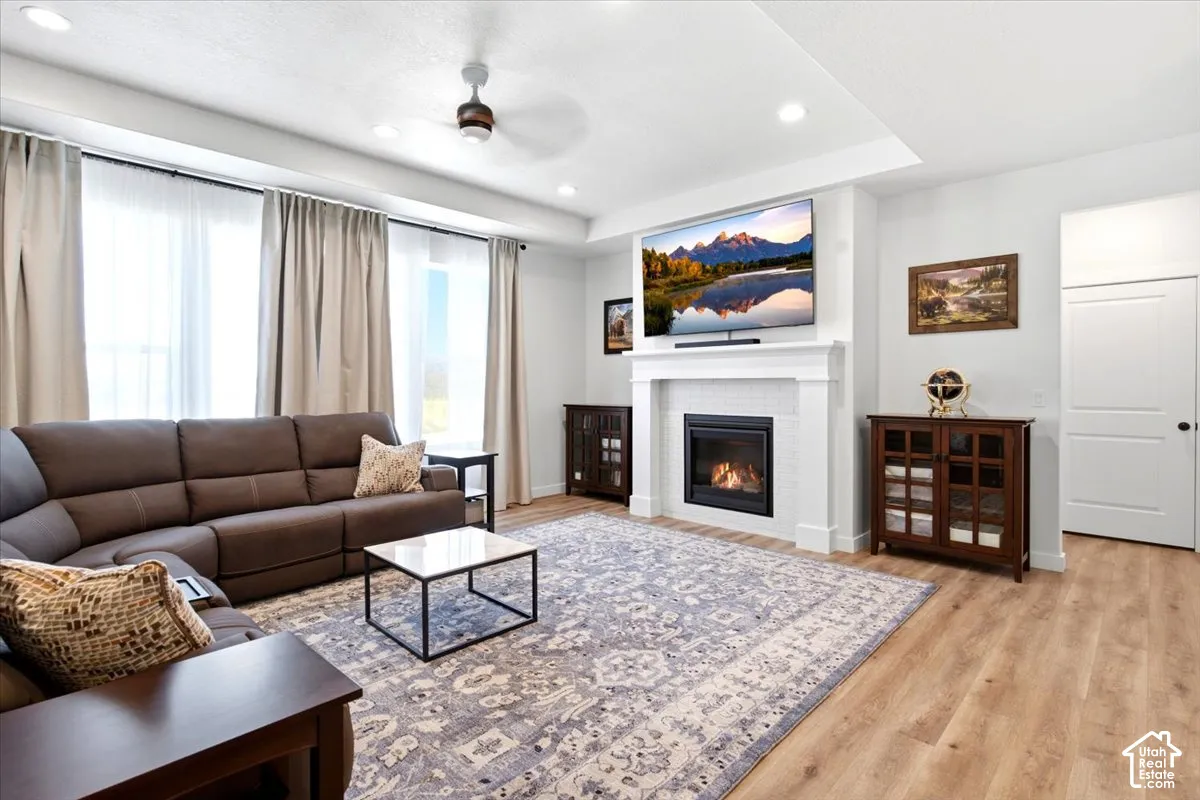 10 ft tray ceiling, ceiling fan, gas fireplace and abundant light in great room
